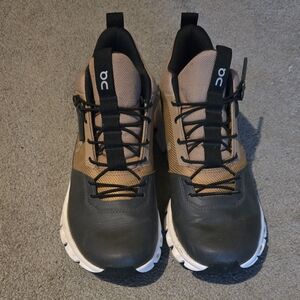 On Women's High Top Shoe